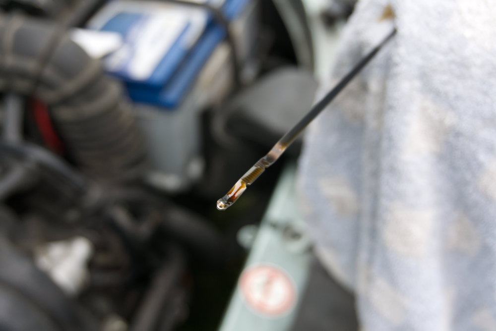 Auto: Ölstand prüfen und Öl nachfüllen - so geht's