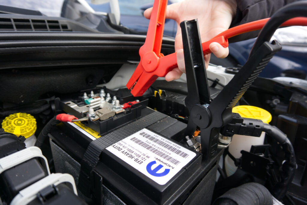 Wenn das Auto nicht anspringt: Tipps für Batterie-Check und Starthilfe