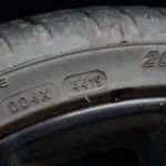 Reifenalter anhand der DOT-Nummer ermitteln