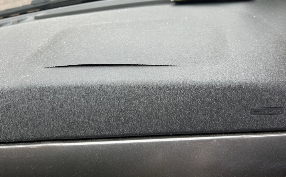 Fiat 500: Riss auf dem Armaturenbrett – Airbag defekt? Fiat 500: Riss auf dem Armaturenbrett