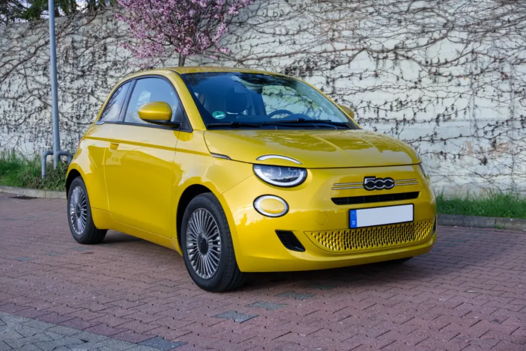 Fiat 500 Hybrid (2025) im Test: Elektro-Optik trifft Dreizylinder Fiat 500 Hybrid