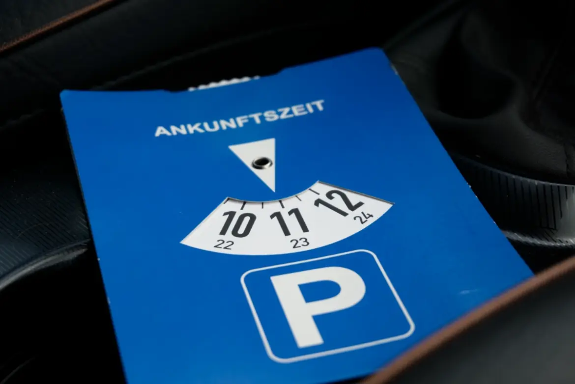 Warum die deutsche Parkscheibe in Österreich verboten ist deutsche Parkscheibe in Österreich verboten