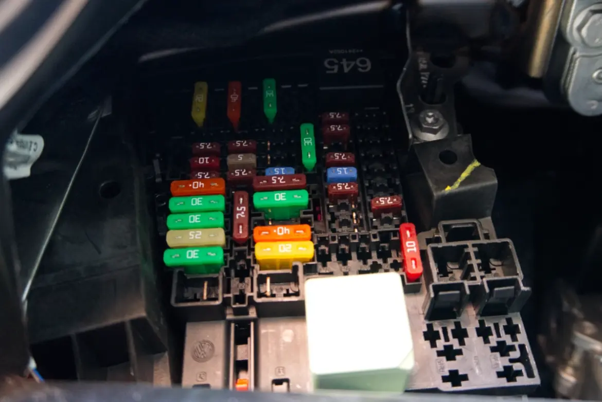 Sicherungskasten beim Seat Ibiza V