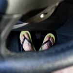 Autofahren mit Flip-Flops